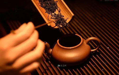 紅茶和大紅袍可以用一個紫砂壺嗎1