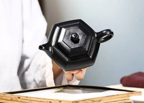 紫砂壺焐灰工藝制作的黑色紫砂壺