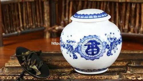 陶瓷罐和紫砂罐哪個保存茶葉好