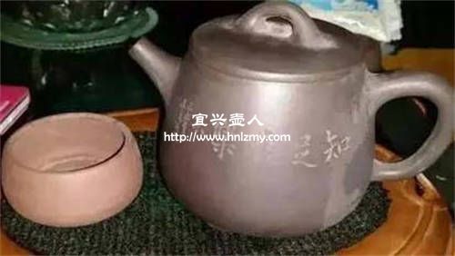 為什么紫砂壺開壺后有白色粉末