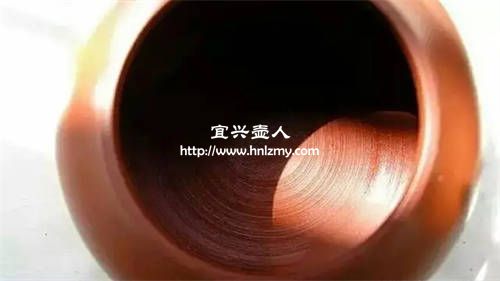 壺蓋內(nèi)有一圈紋路的紫砂壺就是全手工嗎2