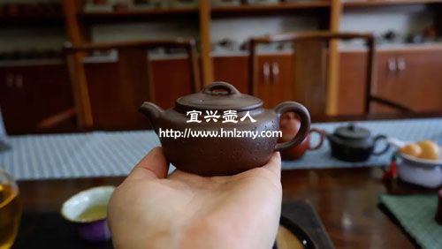 段泥的紫砂壺和紫泥的紫砂壺那個貴