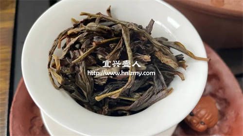 風(fēng)凰單叢茶用什么泥料紫砂壺沖泡好