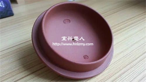 紫砂壺蓋上的小孔是用來(lái)干什么的