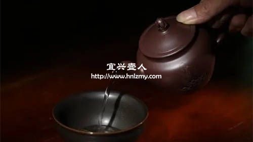 紫砂壺第一次泡茶有股泥巴味正常嗎