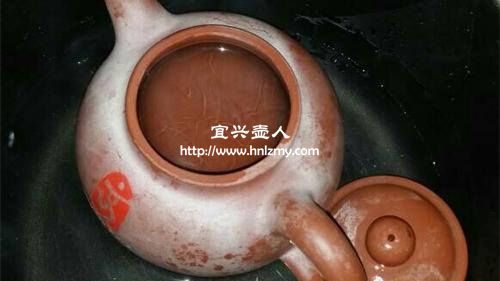 紫砂壺上的霉斑清洗并不難