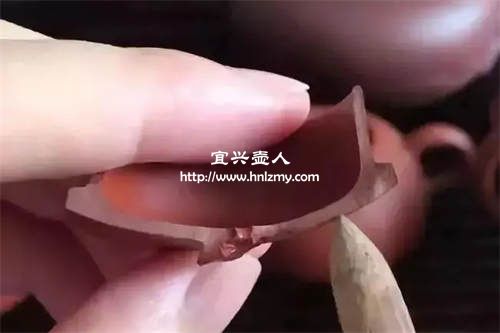 紫砂壺磕破皮里面是白色對(duì)嗎