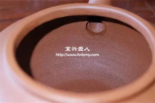 機制壺內壁的橫紋比較整齊