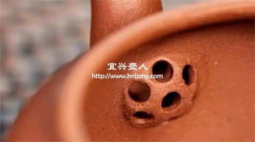 有些全手工紫砂壺其實也是球孔壺