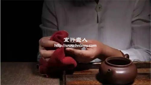 如何正確清理紫砂壺內的茶垢