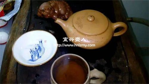 紫砂壺開(kāi)壺有土腥味是什么原因