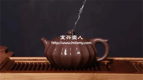 真紫砂壺澆完熱水會有味道嗎