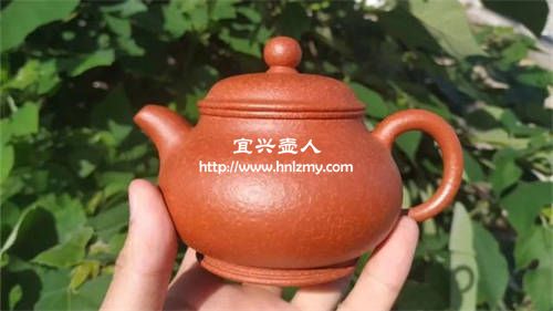 趙莊朱泥原礦和燒制后的顏色對比