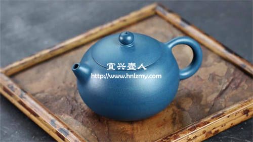 原礦泥料中沒有寶石藍的紫砂壺