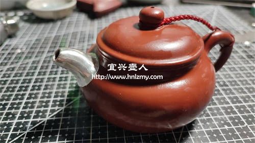 紫砂壺的壺嘴磕碰后如何修復