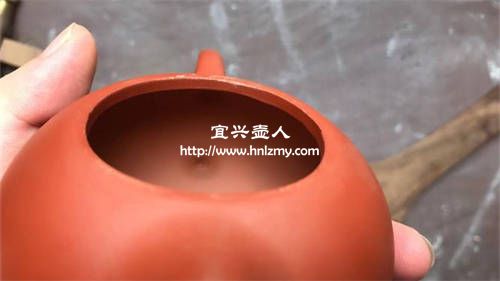 灌漿壺內部的凹陷痕跡