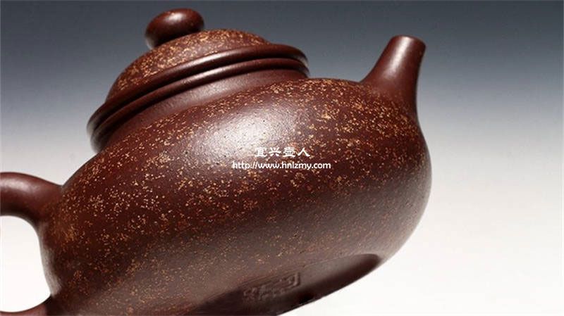 調砂紫砂壺表面的金色點點