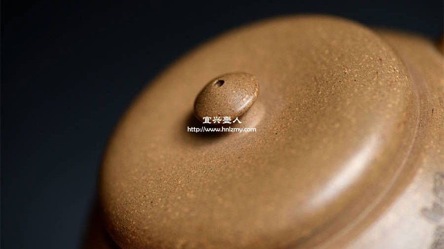 一把細(xì)砂紫砂壺