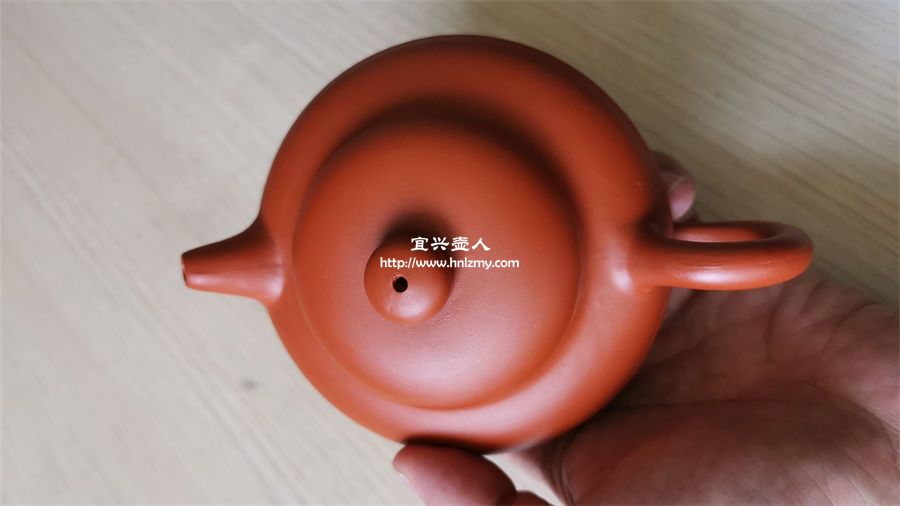 灌漿壺表面光滑沒有顆粒感