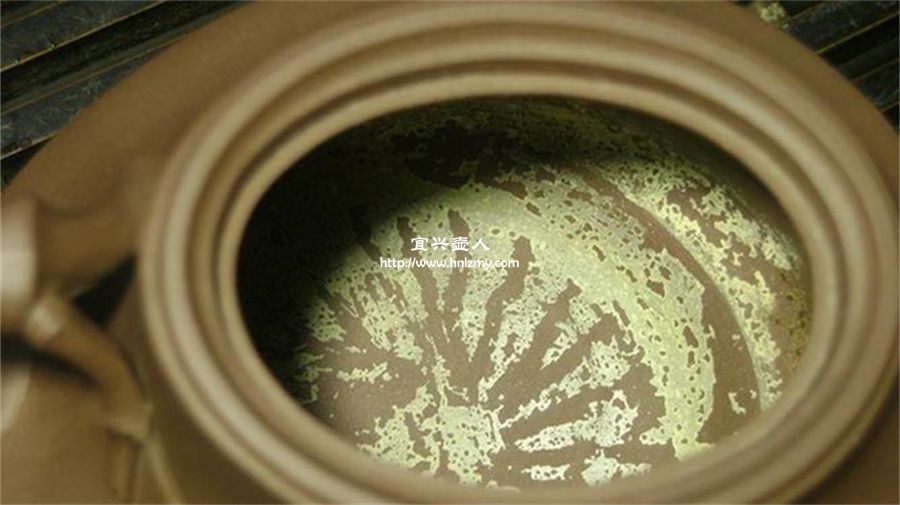 紫砂壺用久了內(nèi)側(cè)留下的茶銹
