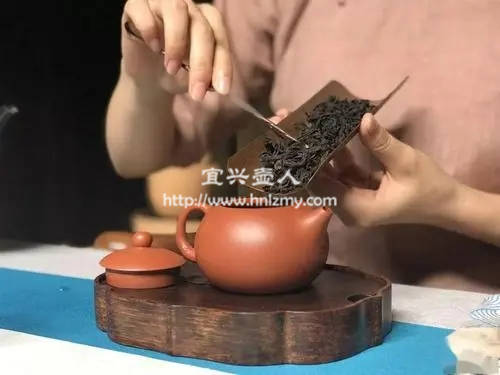 紫砂壺里面的茶葉喝過怎么取出來