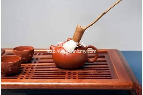 養紫砂壺是用茶水好還是用清水好