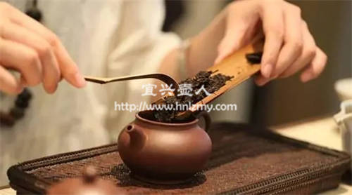 紫砂壺里面的茶葉喝過怎么取出來