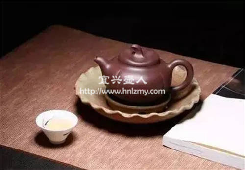 紫砂壺上面的白色水垢怎么祛除