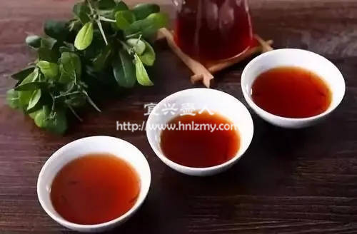 紅茶的茶湯是紅色的