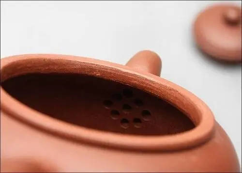 紫砂壺壺口與壺蓋的位置黑了通常是茶垢