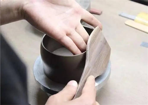 輕的薄胎紫砂壺制作難度比較高