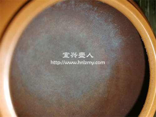 紫砂壺干后壺內(nèi)有灰白色如何處理