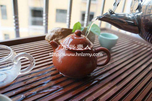兩種茶混合沖泡養(yǎng)壺的效果也是可以的