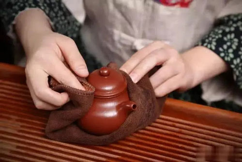 新壺有土腥味正常現象