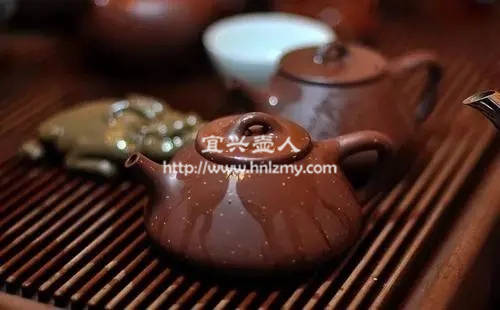 錯誤養(yǎng)壺方法茶湯淋后不清洗