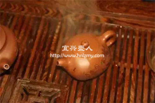 養紫砂壺是用茶水好還是用清水好