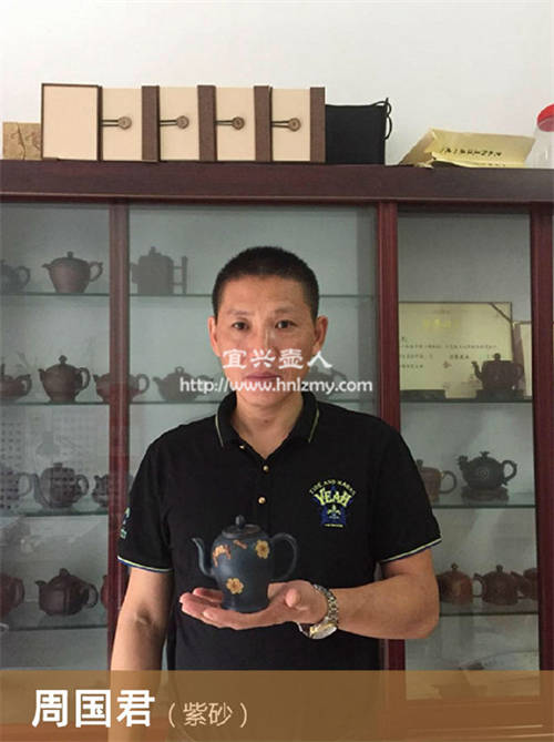 周國君照片