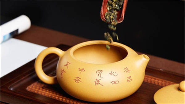紅茶喝完后可以把茶葉放在紫砂壺里養壺嗎2